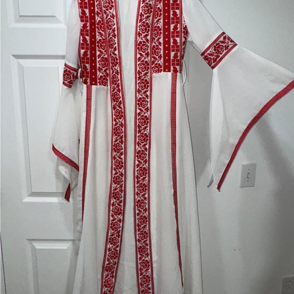 White and Red Embroidered Thobe